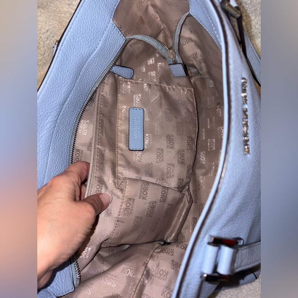 GIVEAWAY #1 MICHAEL KORS LARGE TOTE SATCHEL SHOULDER BAG POWDER BLUE - Picture 8 of 12